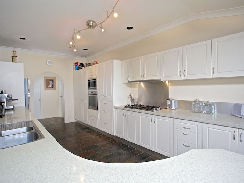 63 Alkoomie St, Wynnum QLD 4178