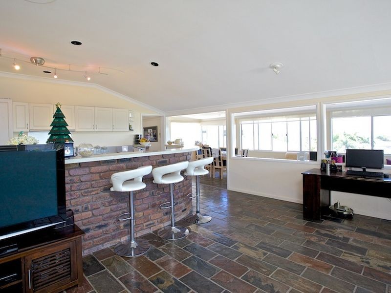 63 Alkoomie St, Wynnum QLD 4178