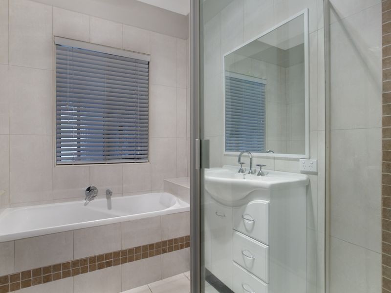 24 Cobar St, Lota QLD 4179