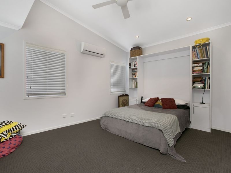 24 Cobar St, Lota QLD 4179