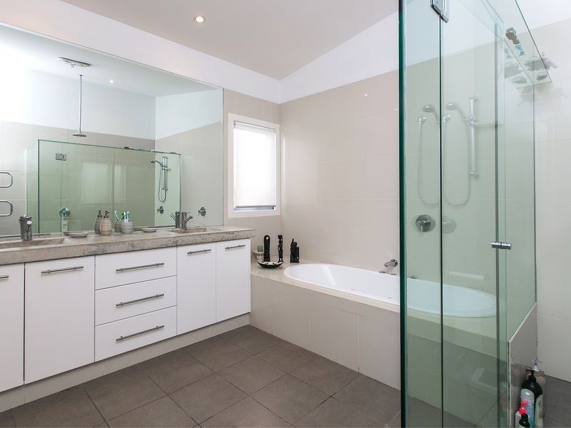 20 Orallo Street, Lota QLD 4179