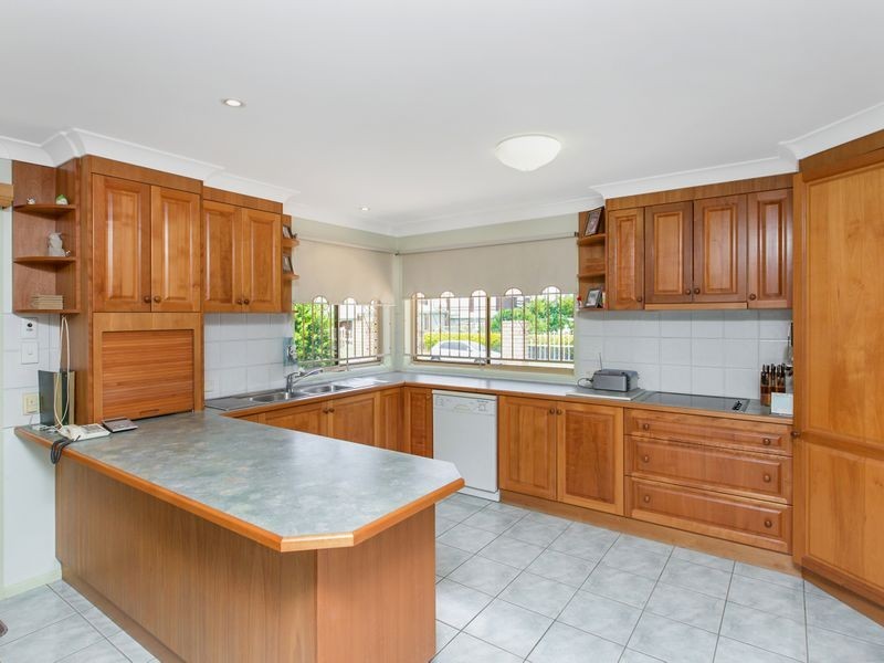 210 Randall Road, Wynnum West QLD 4178