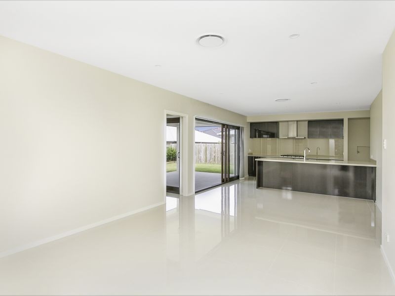 18 Foxwood, Wakerley QLD 4154