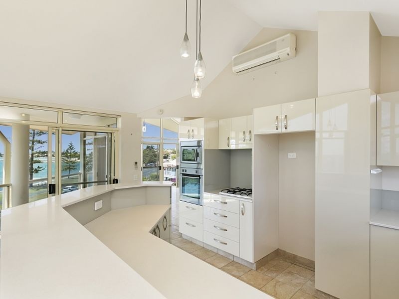 1/65 Waterloo Esplanade, Wynnum QLD 4178
