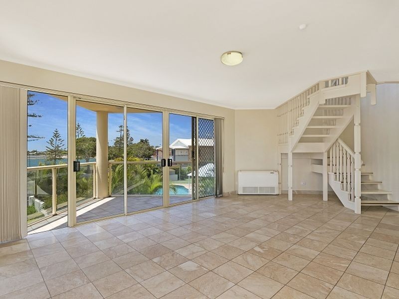 1/65 Waterloo Esplanade, Wynnum QLD 4178