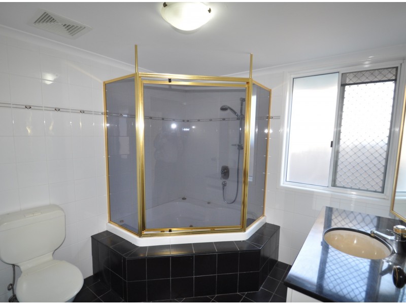 87 Oceana Terrace, Manly QLD 4179