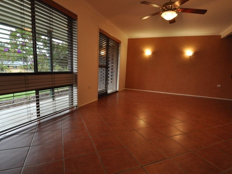 33 Gateway Street, Wynnum West QLD 4178