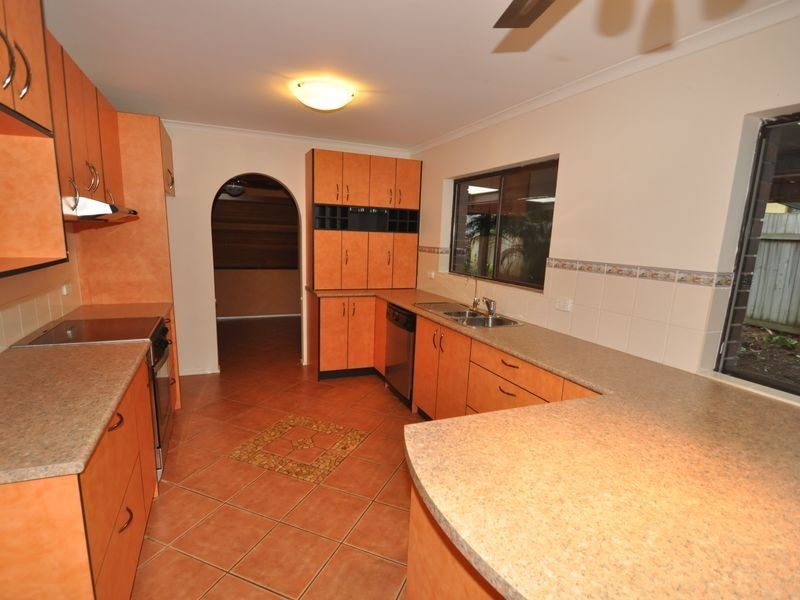 33 Gateway Street, Wynnum West QLD 4178