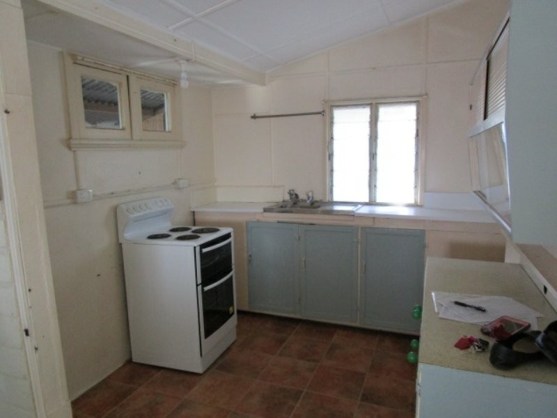 102 West Avenue, Wynnum QLD 4178