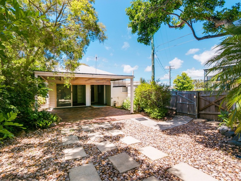 737 Esplanade, Lota QLD 4179