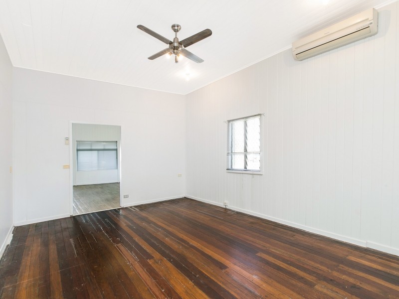 737 Esplanade, Lota QLD 4179