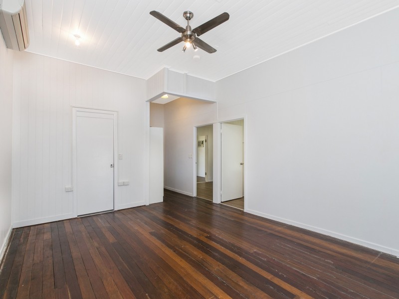 737 Esplanade, Lota QLD 4179