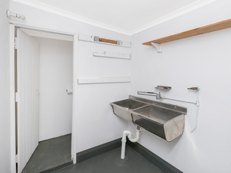 737 Esplanade, Lota QLD 4179