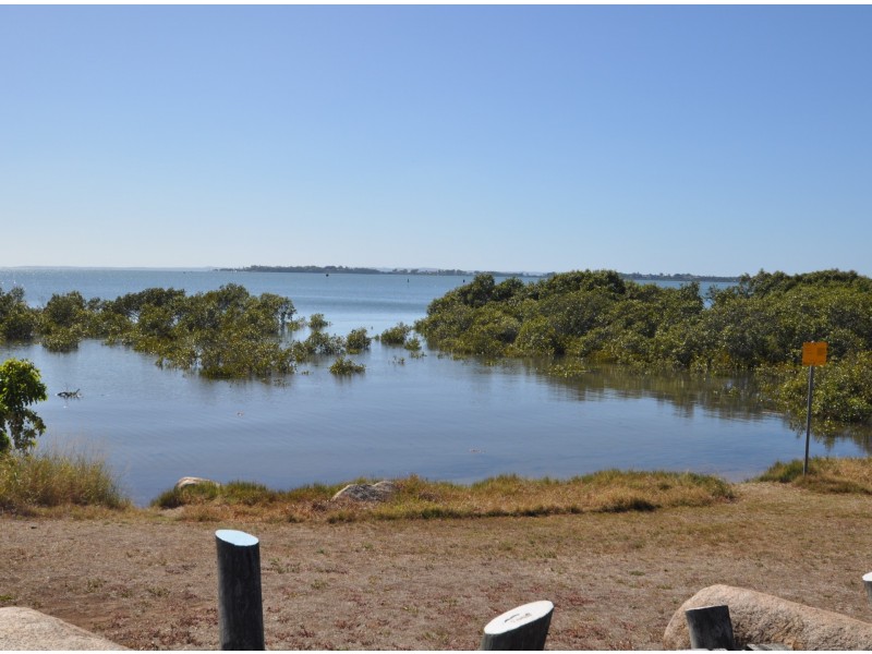 737 Esplanade, Lota QLD 4179