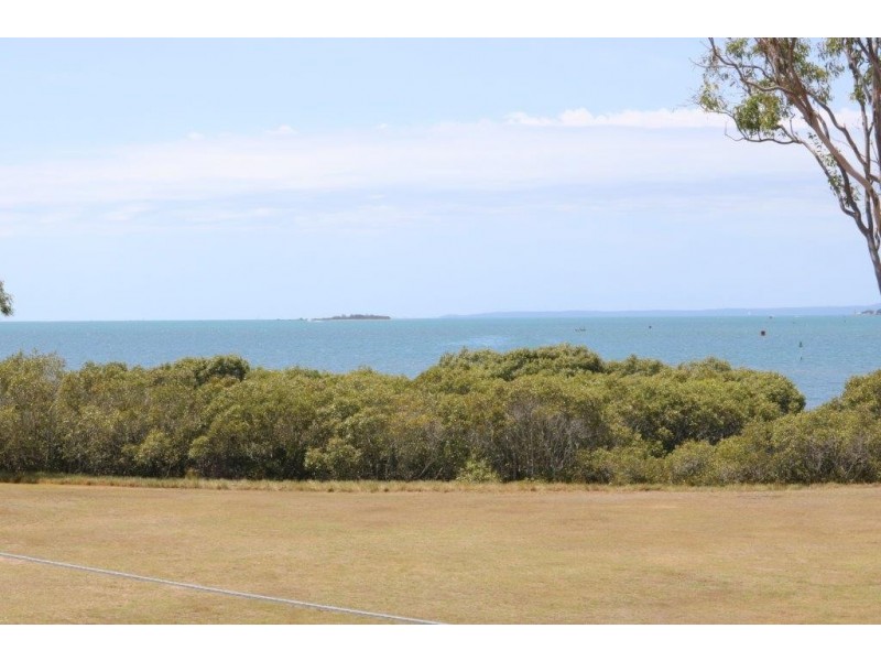 737 Esplanade, Lota QLD 4179