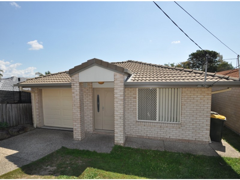 15 Curve Avenue, Wynnum QLD 4178