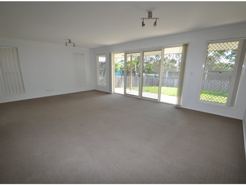 15 Curve Avenue, Wynnum QLD 4178