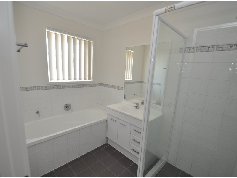 15 Curve Avenue, Wynnum QLD 4178