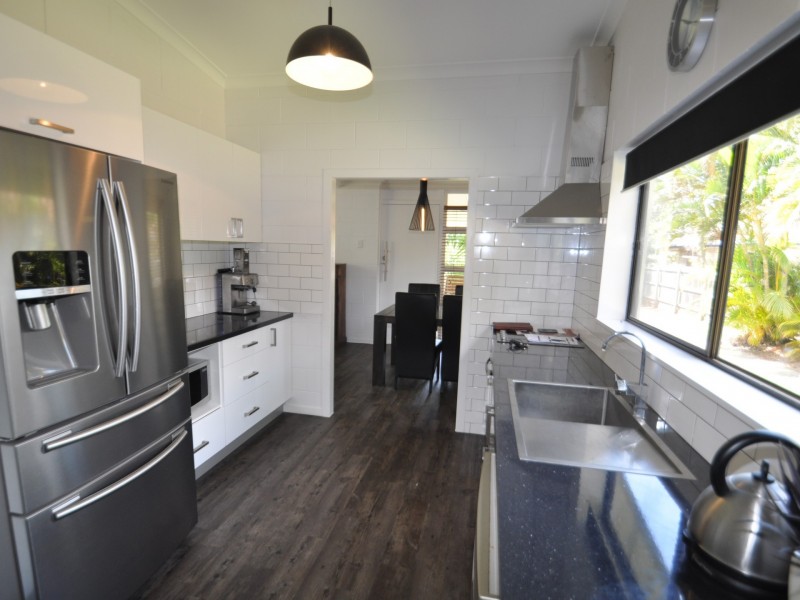14 Coolcrest Cres, Wynnum QLD 4178