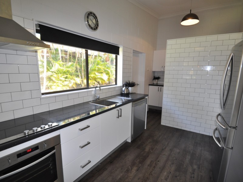14 Coolcrest Cres, Wynnum QLD 4178