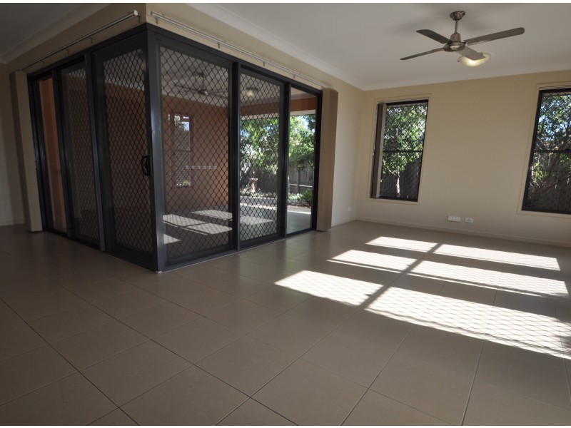 4 Begonia Court, Wynnum West QLD 4178