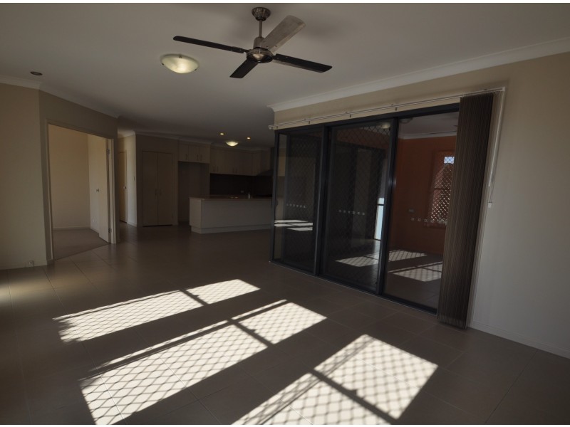 4 Begonia Court, Wynnum West QLD 4178