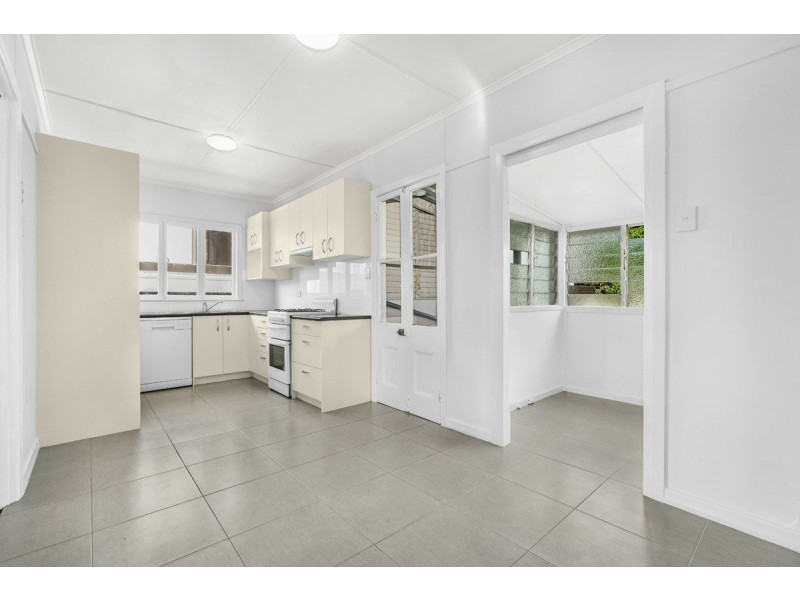 74 Clara Street, Wynnum QLD 4178