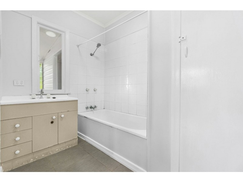 74 Clara Street, Wynnum QLD 4178