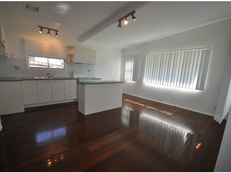 6 Malabar Street, Wynnum West QLD 4178