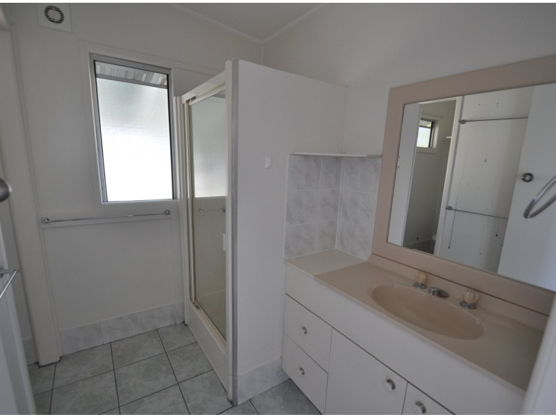 6 Malabar Street, Wynnum West QLD 4178