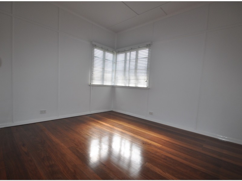 84 West Avenue, Wynnum QLD 4178