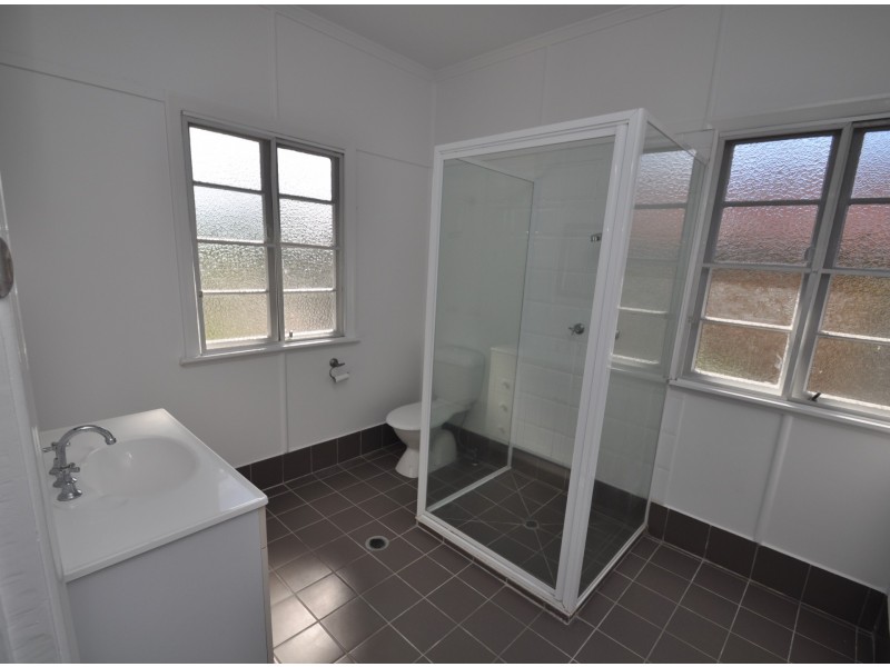 84 West Avenue, Wynnum QLD 4178