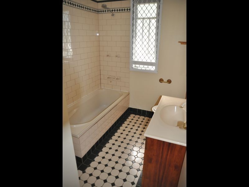 45 Curtis Street, Manly QLD 4179