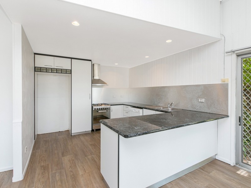 737 Esplanade, Lota QLD 4179