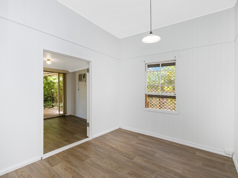 737 Esplanade, Lota QLD 4179