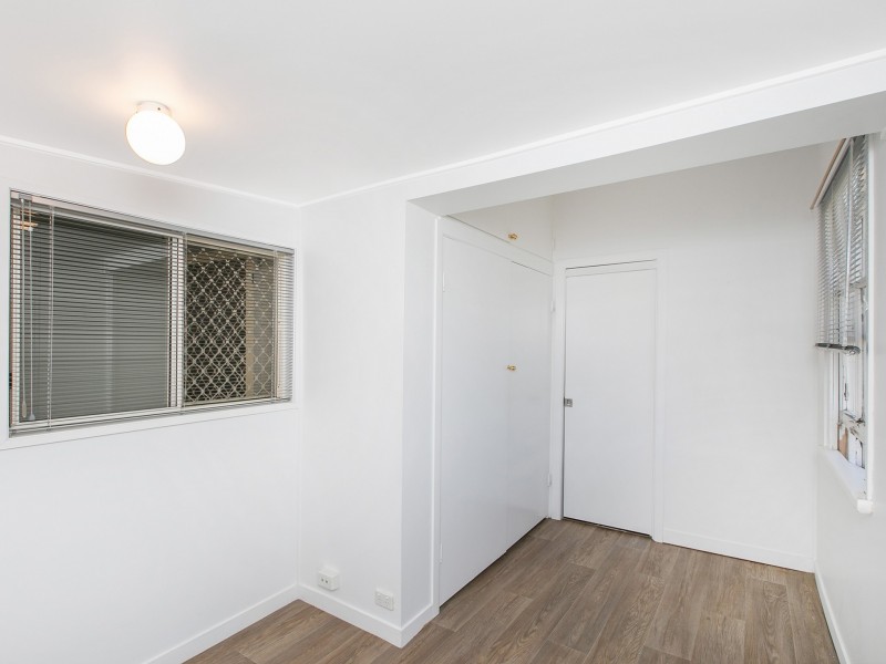 737 Esplanade, Lota QLD 4179