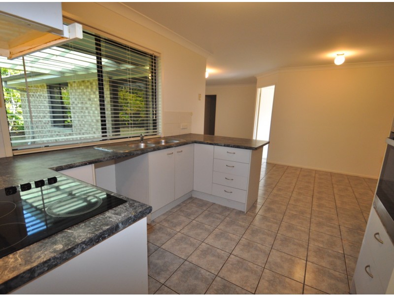 54 Samantha Street, Wynnum West QLD 4178