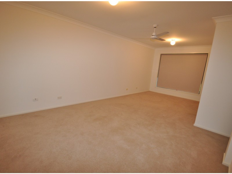 54 Samantha Street, Wynnum West QLD 4178