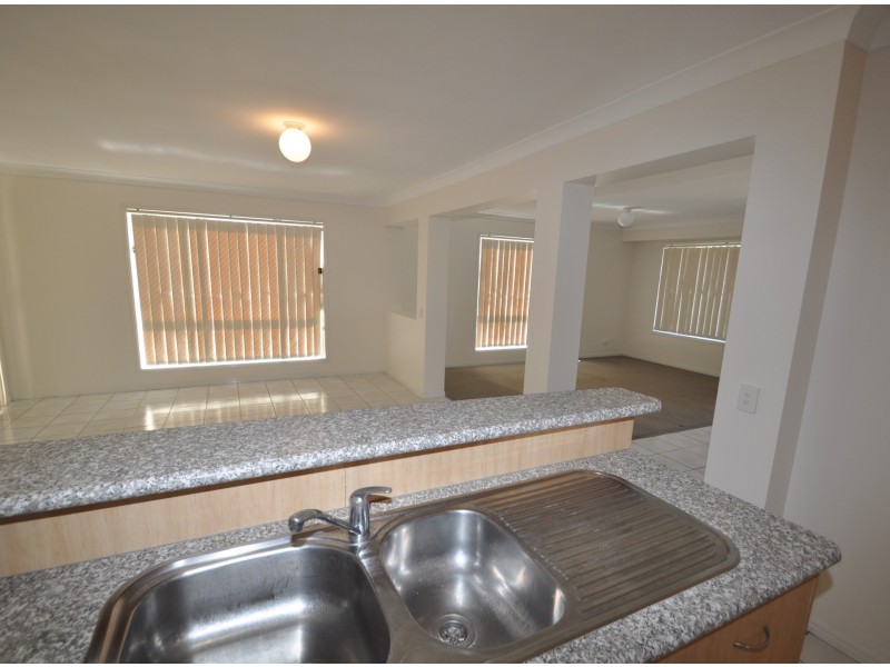 38 Poinciana St, Wynnum West QLD 4178