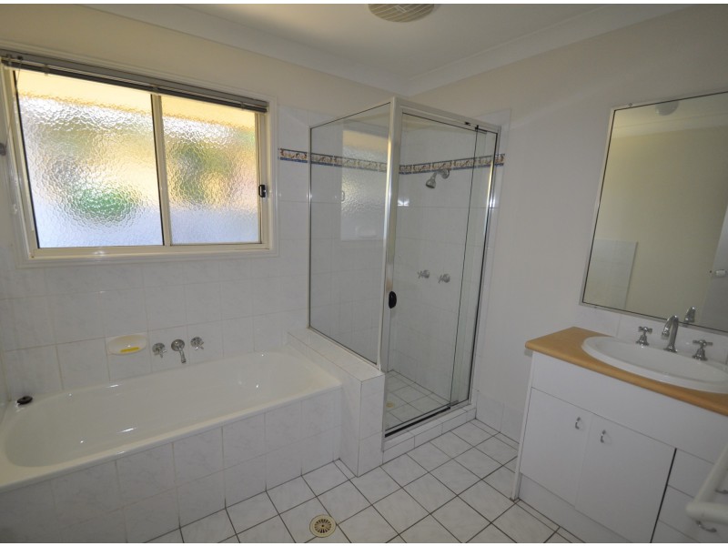 38 Poinciana St, Wynnum West QLD 4178