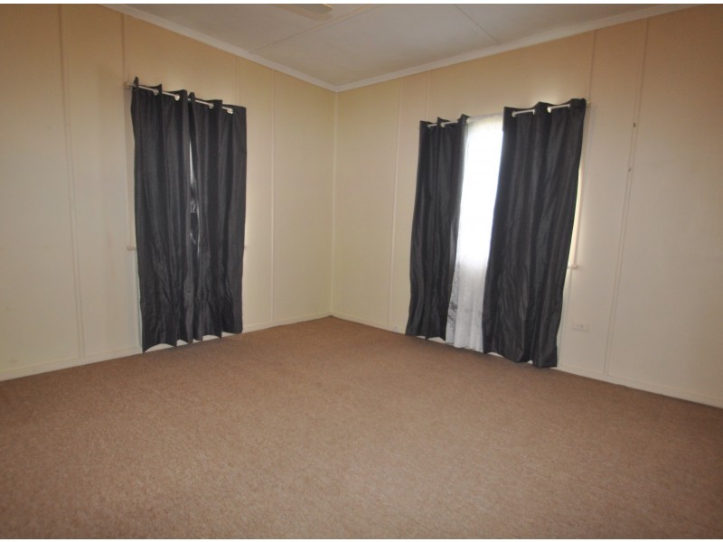 154 Stradbroke Ave, Wynnum QLD 4178