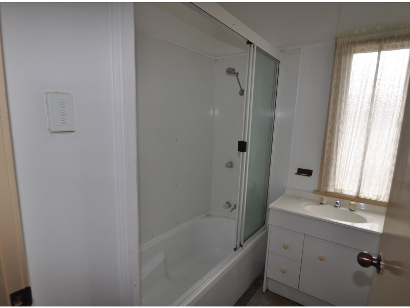 154 Stradbroke Ave, Wynnum QLD 4178