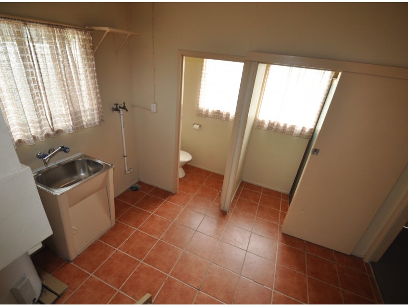 154 Stradbroke Ave, Wynnum QLD 4178