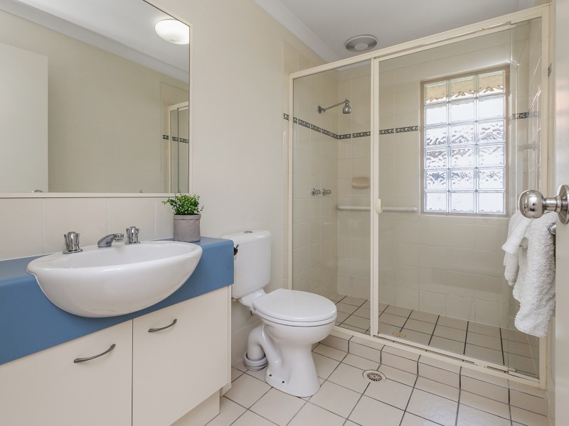 64 New Lindum Road, Wynnum West QLD 4178