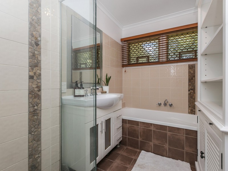 3 Karloo St, Wynnum QLD 4178