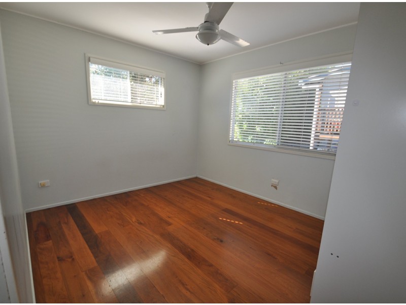 37 Haig Street, Wynnum West QLD 4178