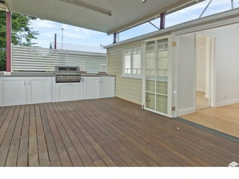 11 Pansy Street, Wynnum QLD 4178