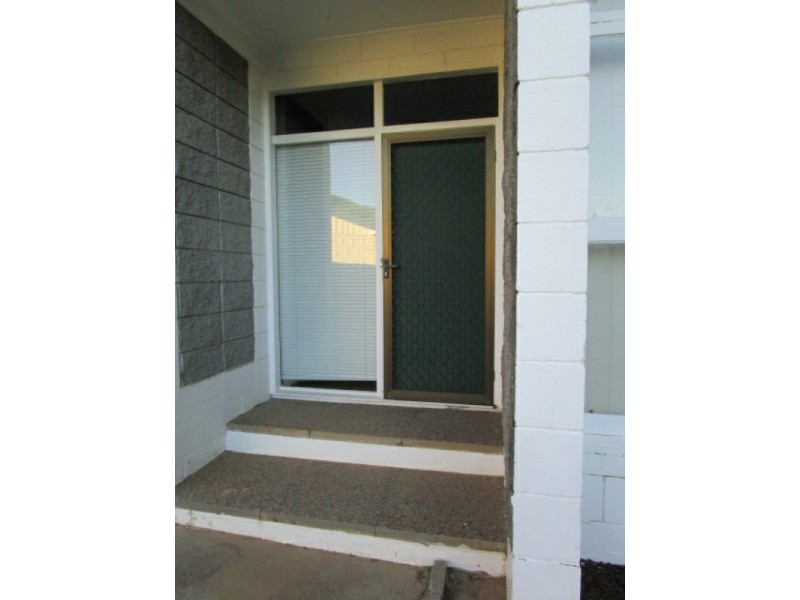 8 Coolcrest St, Wynnum QLD 4178