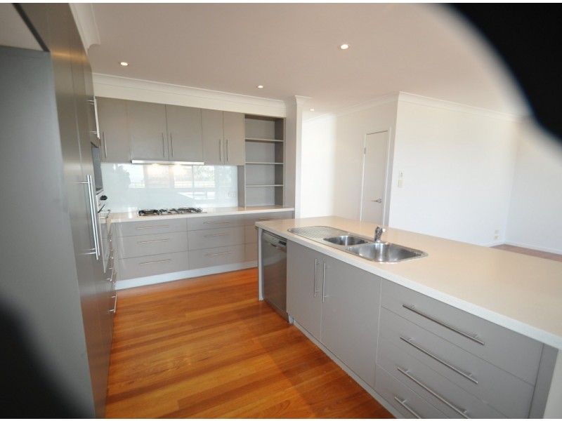 12 MacDonald St, Lota QLD 4179