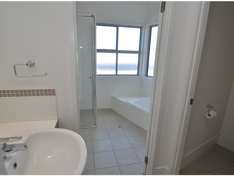 12 MacDonald St, Lota QLD 4179